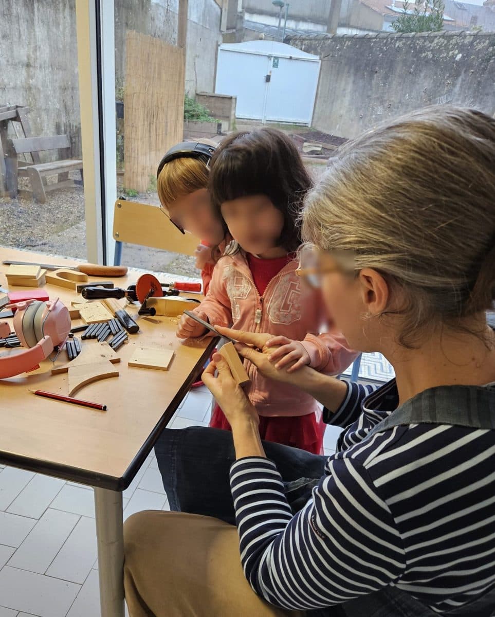 Atelier d'artisanat chez les 3 à 6 ans