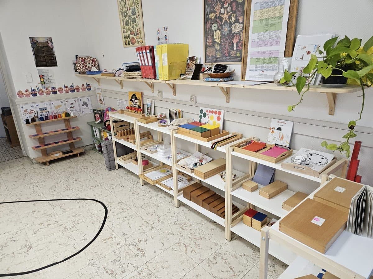Une classe et son matériel Montessori